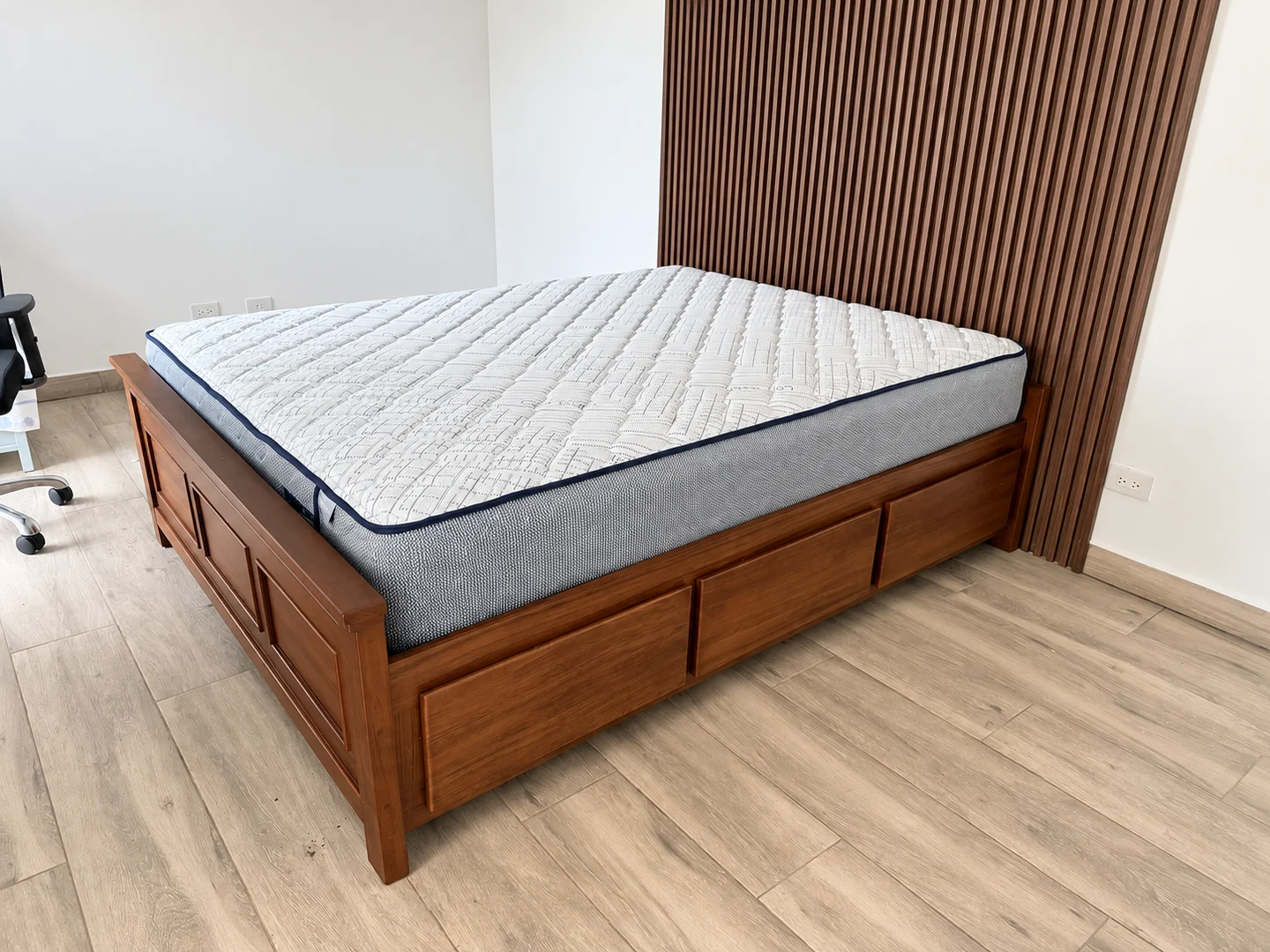 Cama con almacenamiento