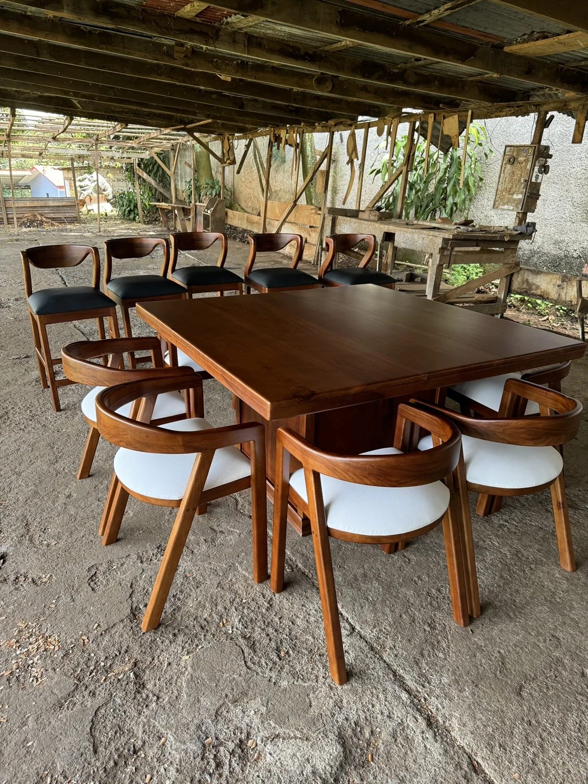 Comedor cuadrado con sillas Pelícano