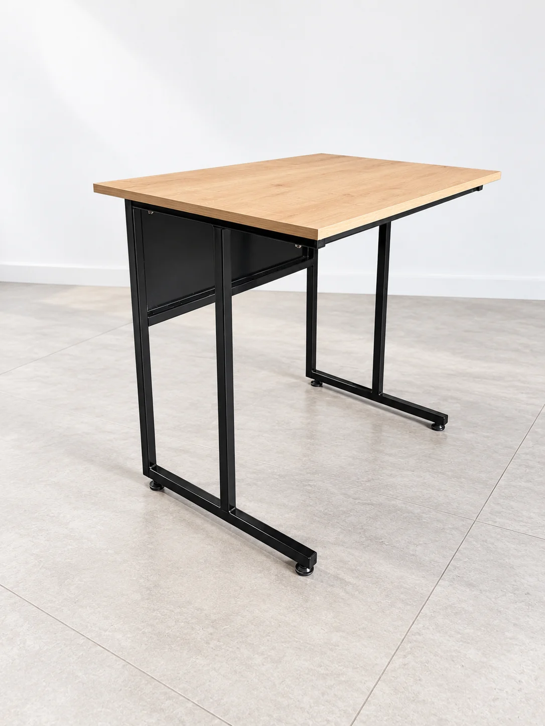 Escritorio de madera y metal