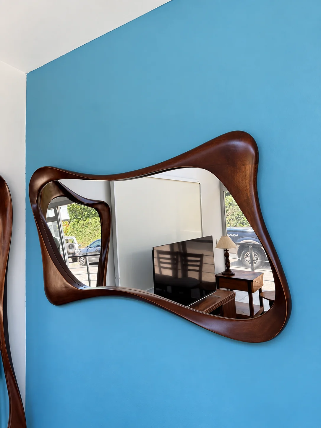 Espejo de pared orgánico — otra vista o acabado