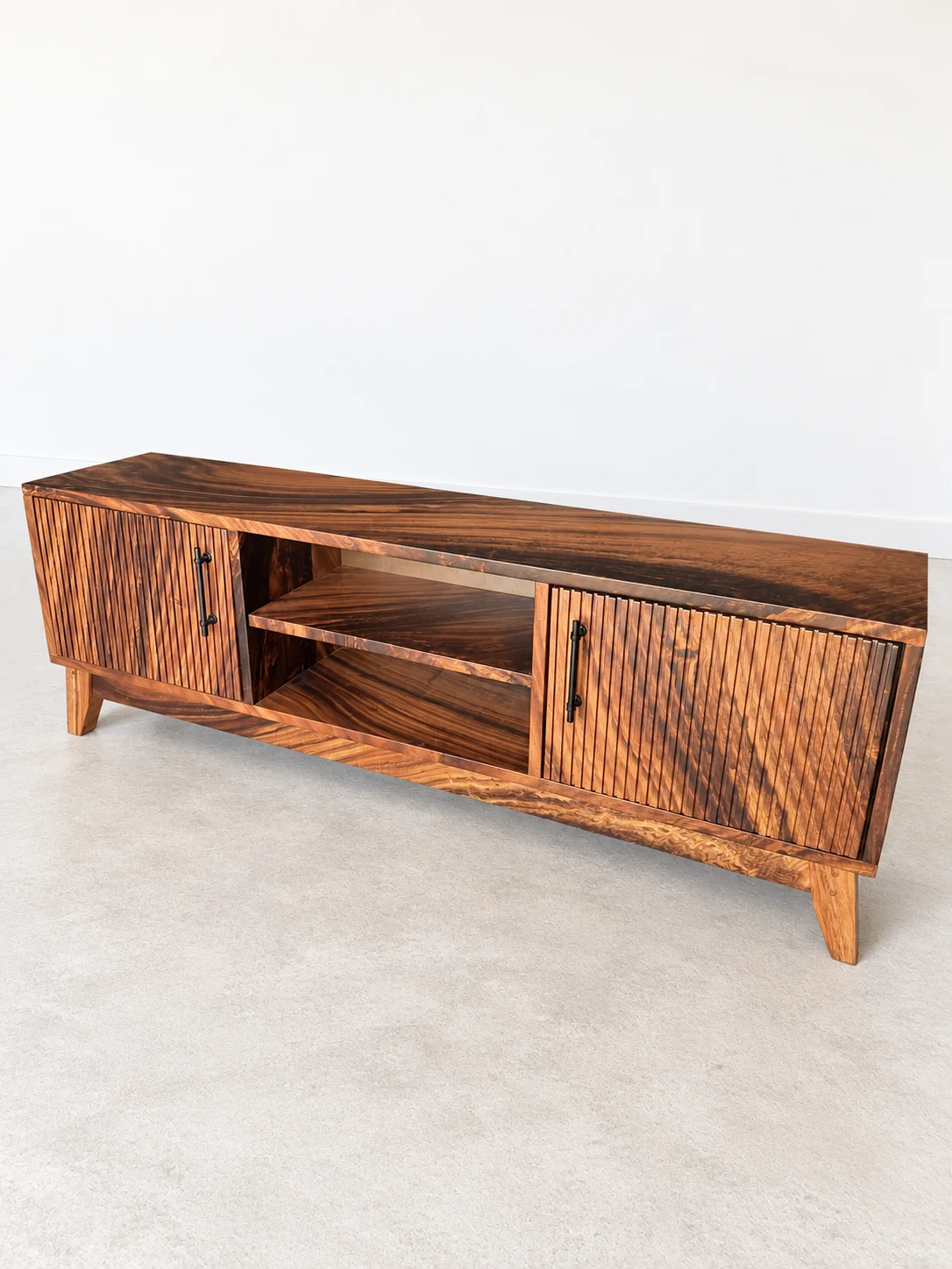 Mueble de TV con listones